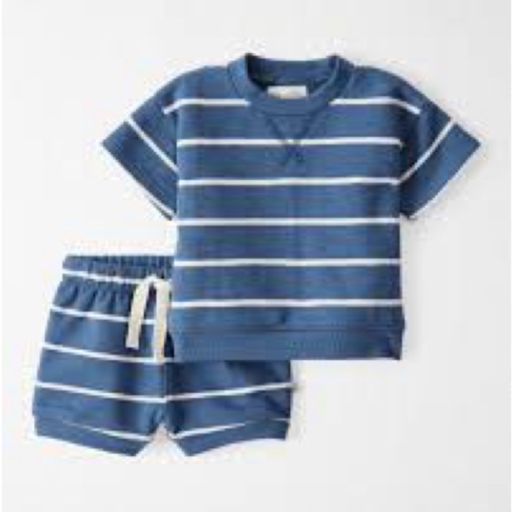 NEW Little Planet by Carter's Striped Baby Outfit Size 9 Months